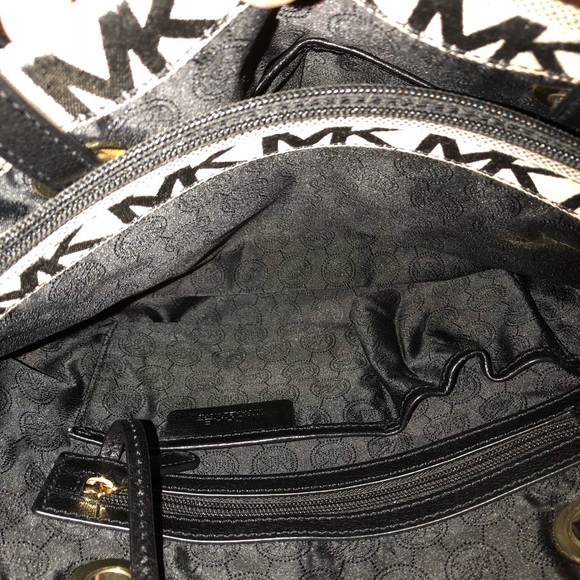 Michael Kors Large Tote - Picture 6 of 8